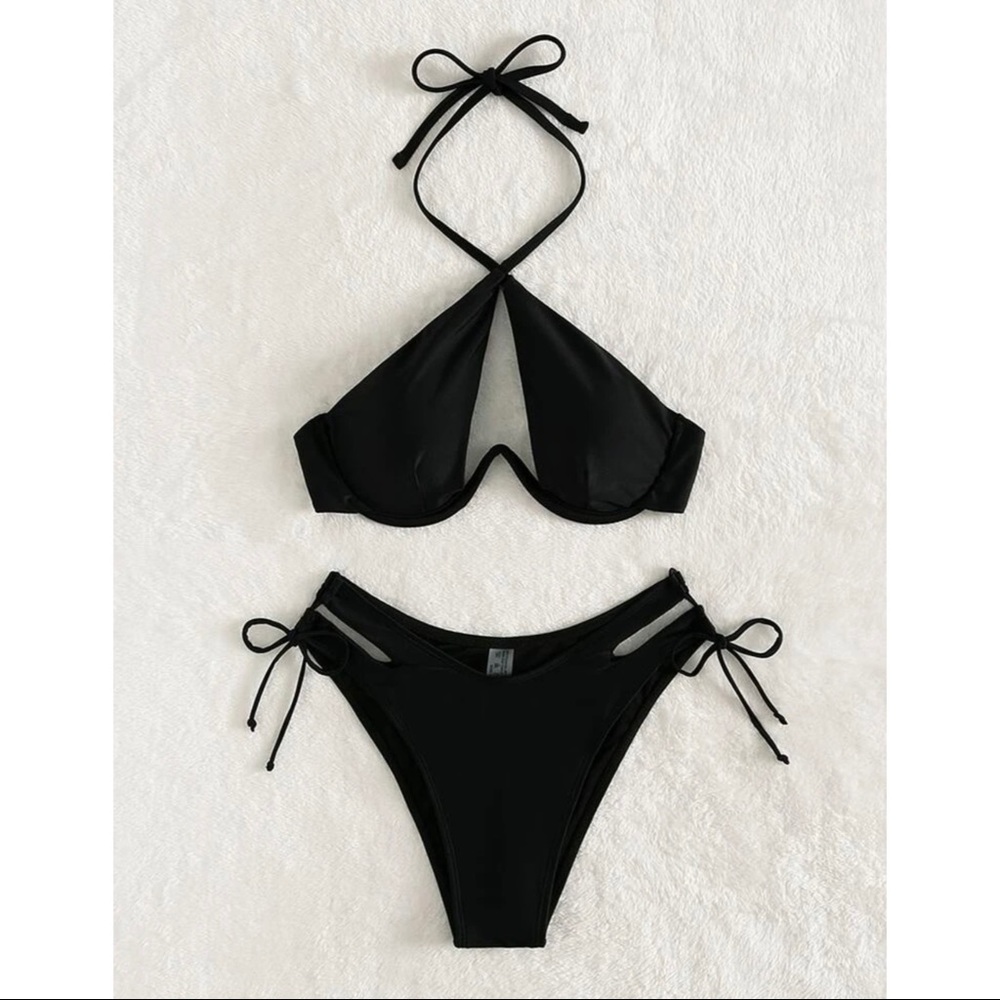 Bikini - Picture 3 of 6